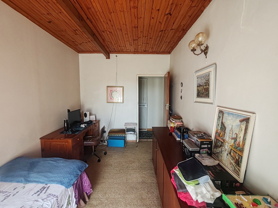 5 Bedroom Property for Sale in Campher Park Eastern Cape